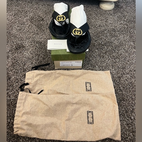 Women’s Gucci Flip Flops - Picture 1 of 15